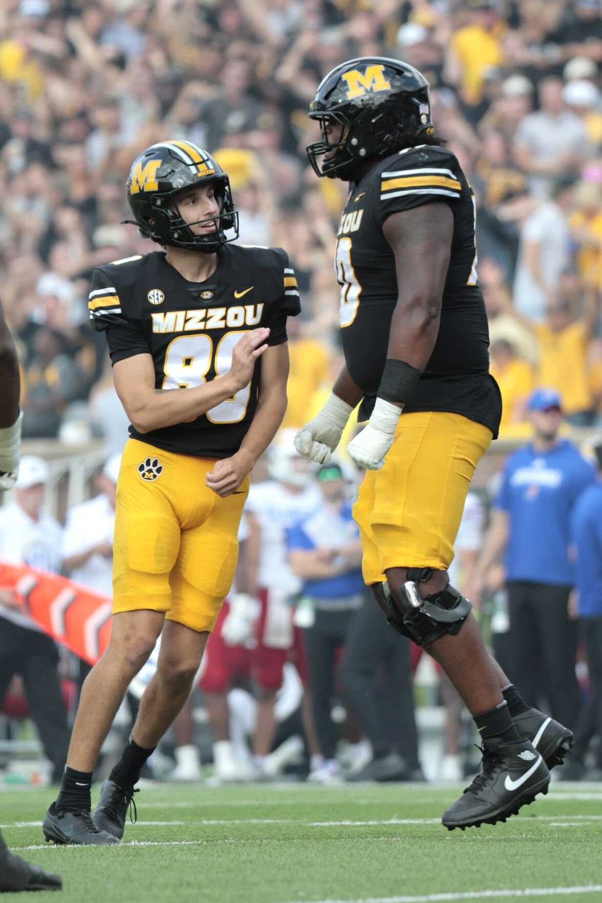 Missouri wins Border War! Beats Kansas 42-31